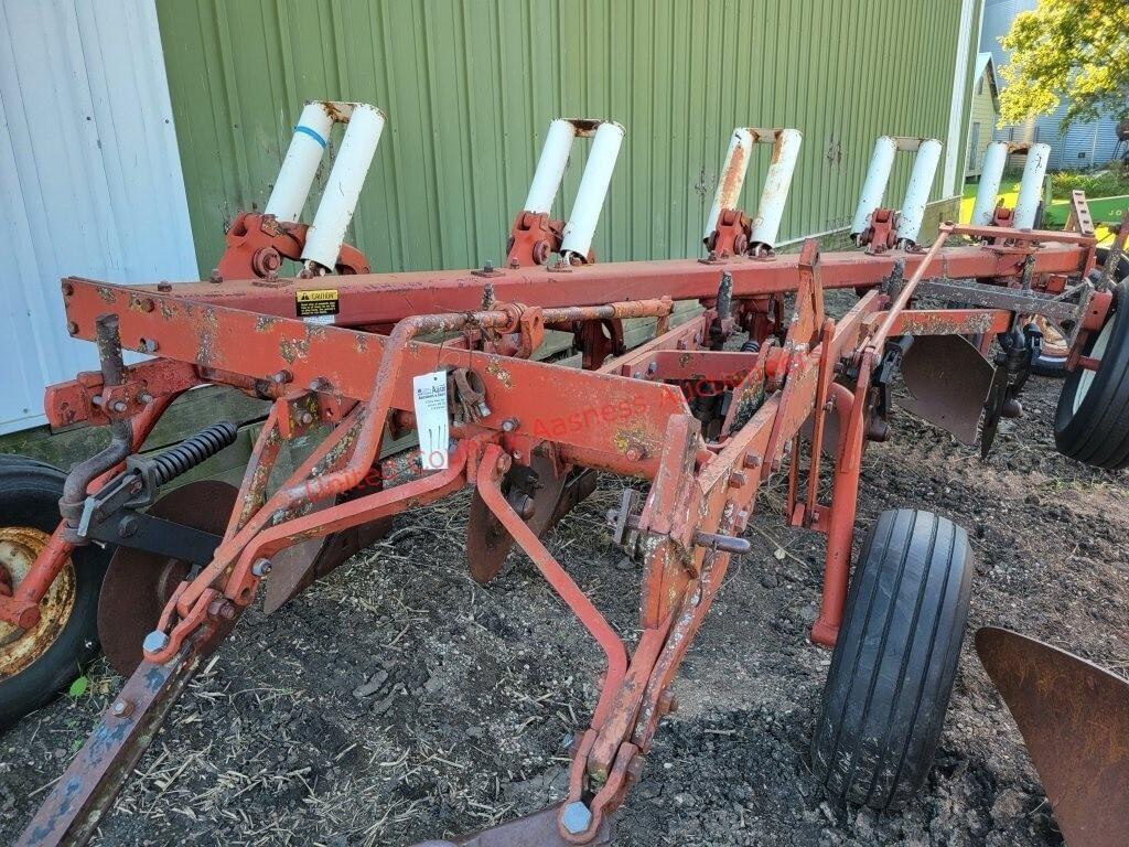 Image of International Harvester 770 Primary image