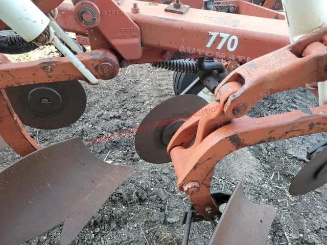 Image of International Harvester 770 equipment image 2