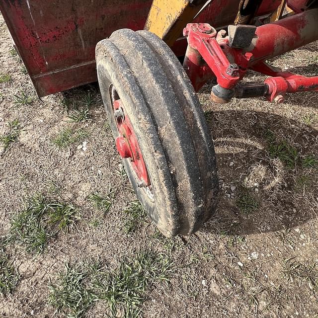 Image of International Harvester M equipment image 4