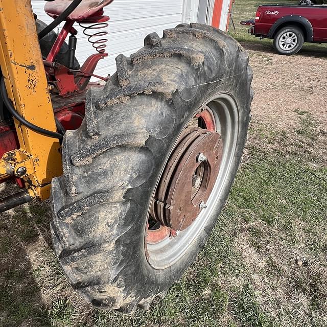 Image of International Harvester M equipment image 3