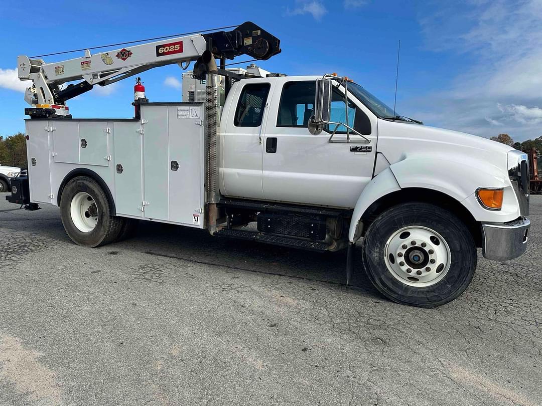 Image of Ford F-750 Primary image