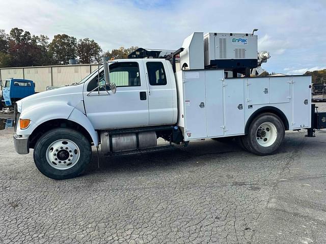 Image of Ford F-750 equipment image 3