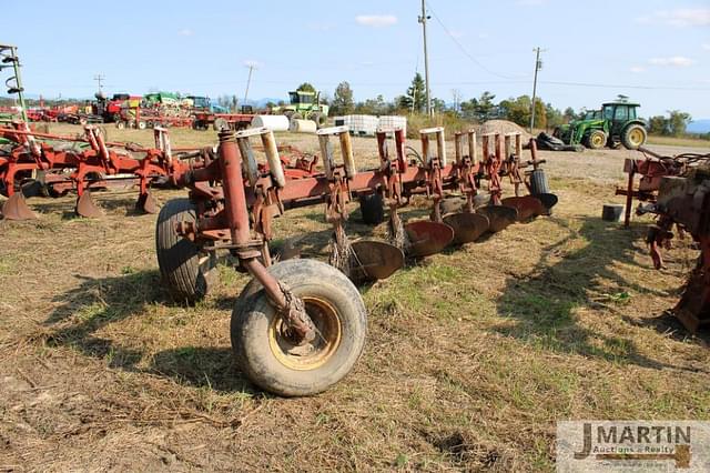 Image of International Harvester 700 equipment image 3