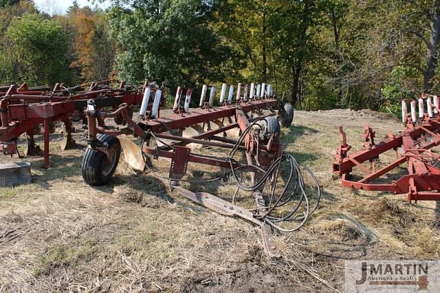 Image of International Harvester 700 equipment image 1