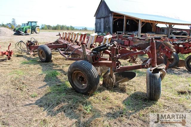 Image of International Harvester 700 equipment image 2