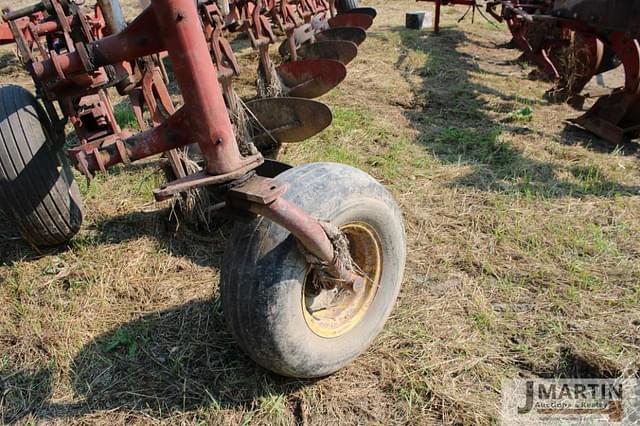 Image of International Harvester 700 equipment image 4