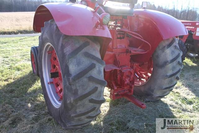 Image of International Harvester 806 equipment image 3