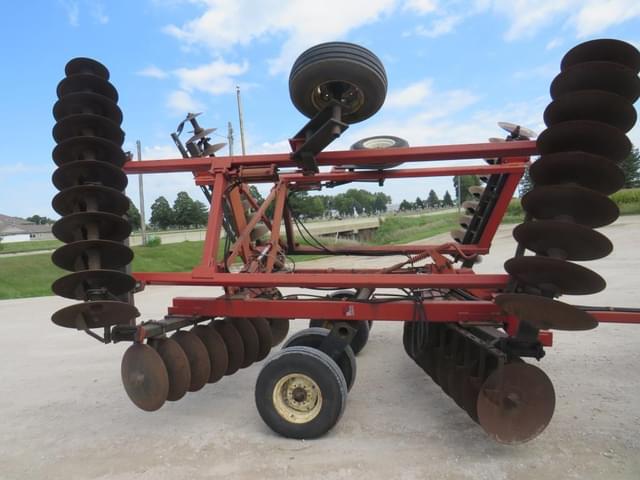 Image of International Harvester 496 equipment image 1