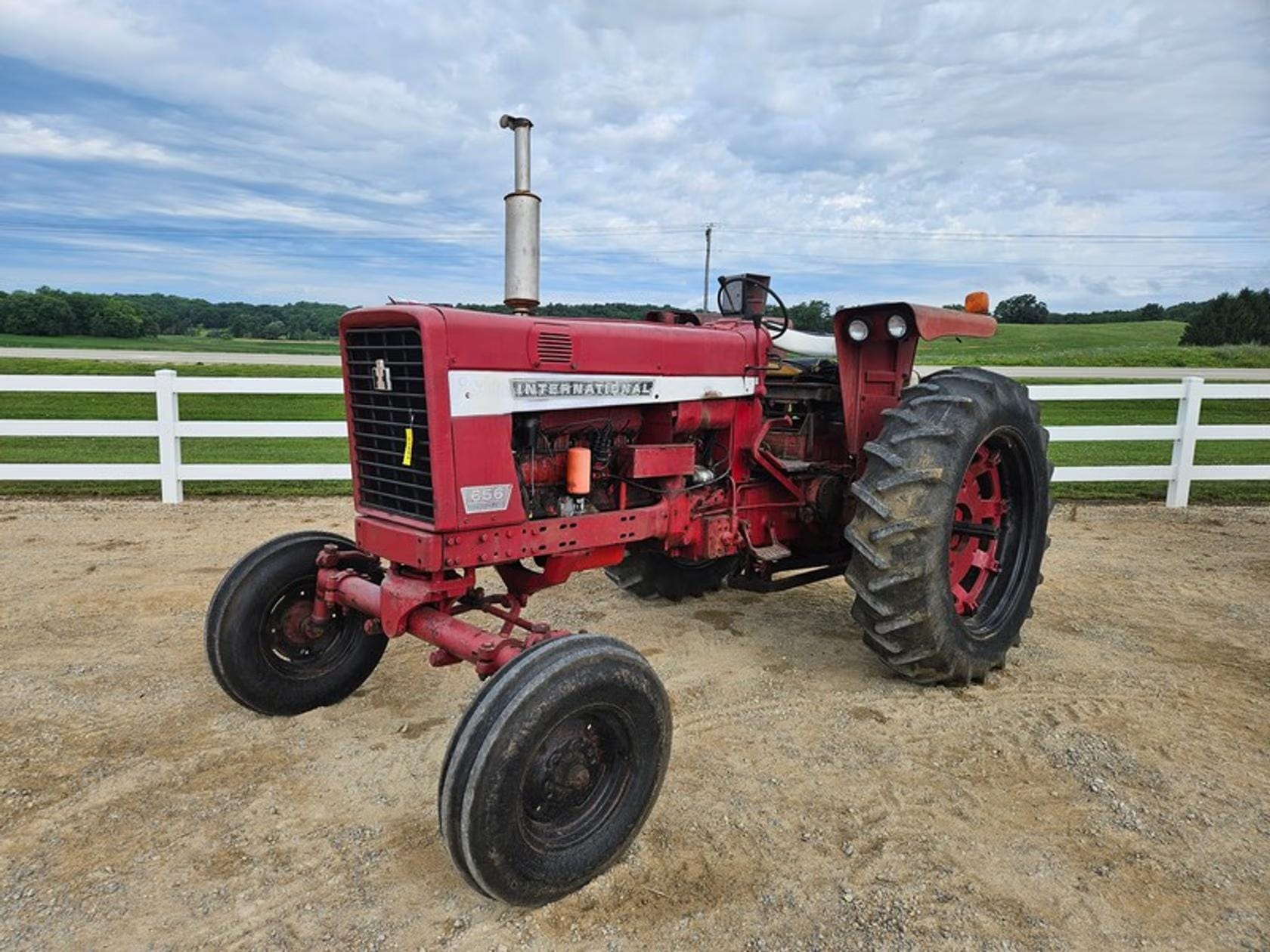 Farmall 656 Equipment Image0