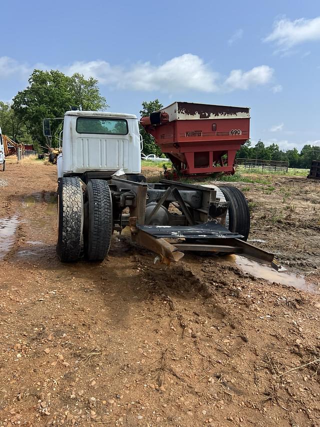 Image of Navistar International 4700-4X2 equipment image 2