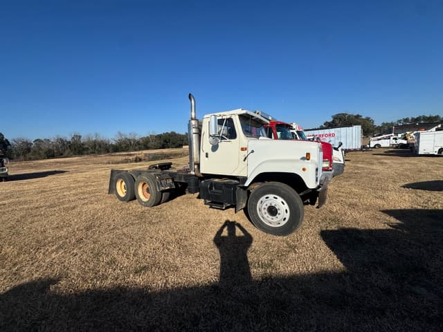 Image of International 2574 equipment image 3