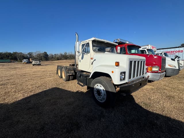 Image of International 2574 equipment image 2