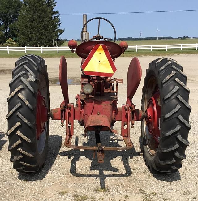 Image of Farmall H equipment image 2