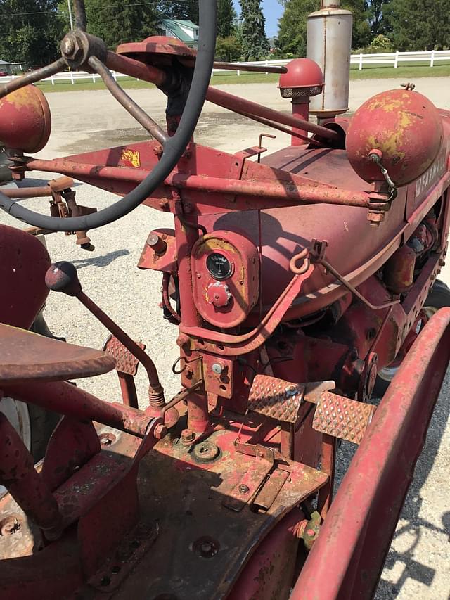 Image of Farmall H equipment image 4