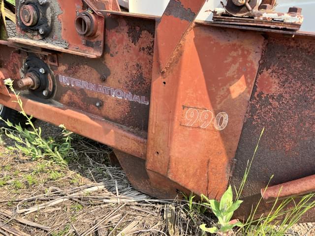 Image of International Harvester 990 equipment image 4