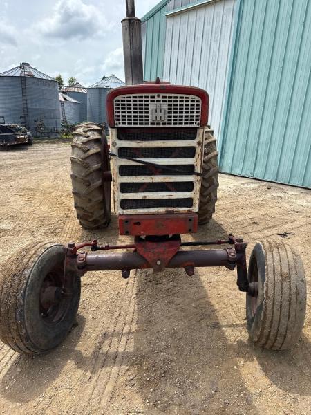 Image of International Harvester 560 equipment image 4