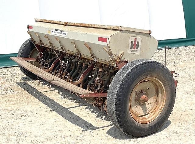 Image of International Harvester 10 equipment image 4