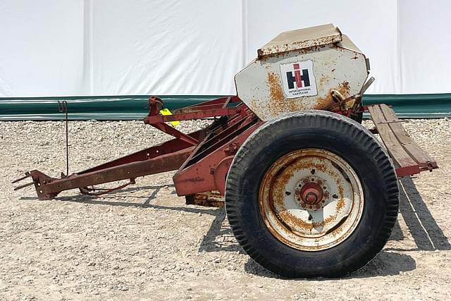 Image of International Harvester 10 equipment image 3
