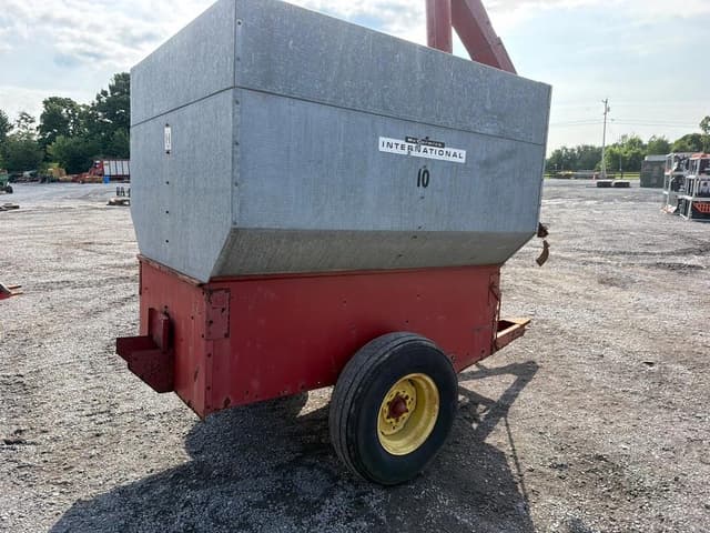 Image of International Harvester 10 equipment image 4