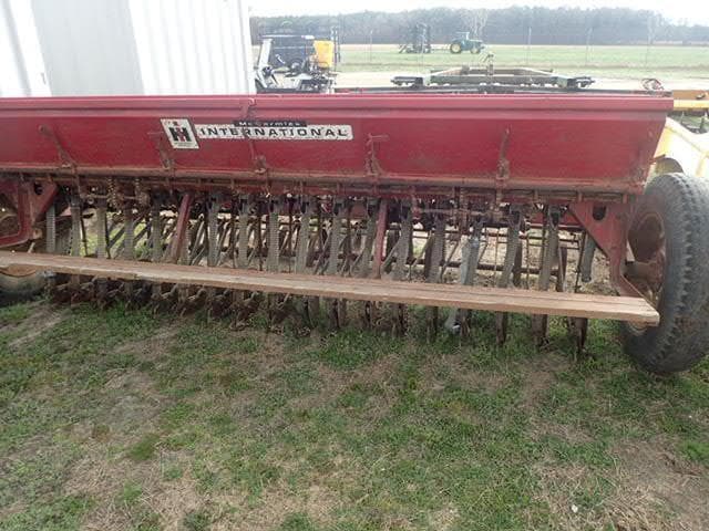 Image of International Harvester 10 equipment image 2