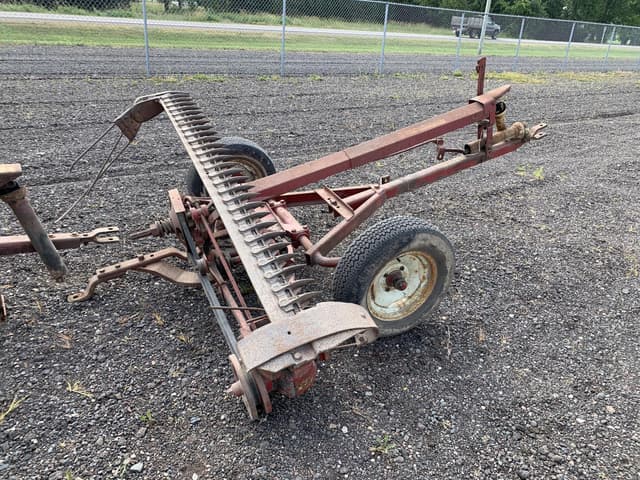 Image of International Harvester 100 equipment image 4
