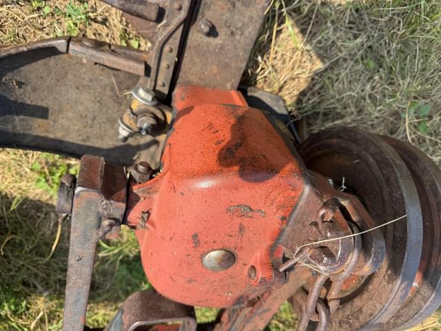Image of International Harvester 100 equipment image 4