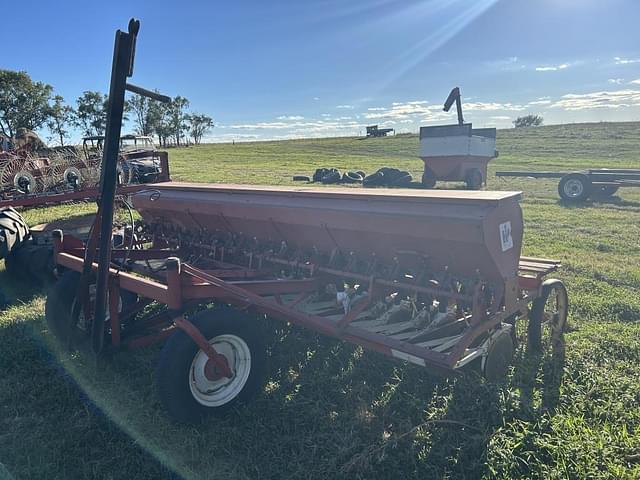 Image of International Harvester 100 equipment image 2