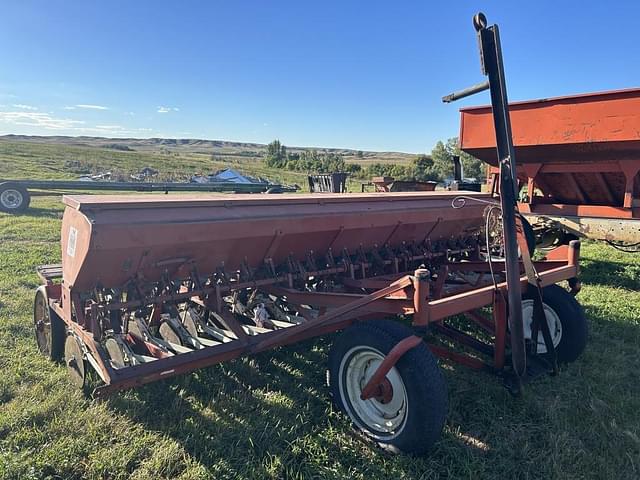 Image of International Harvester 100 equipment image 1