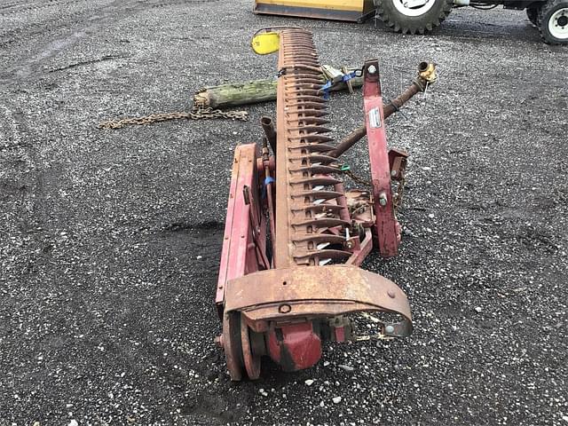 Image of International Harvester 100 equipment image 3