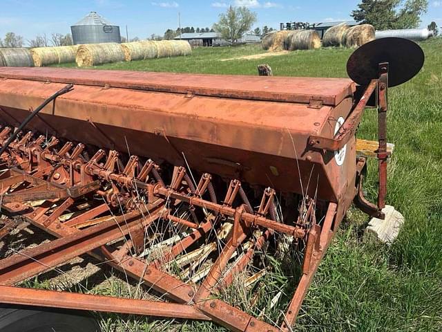 Image of International Harvester 100 equipment image 2