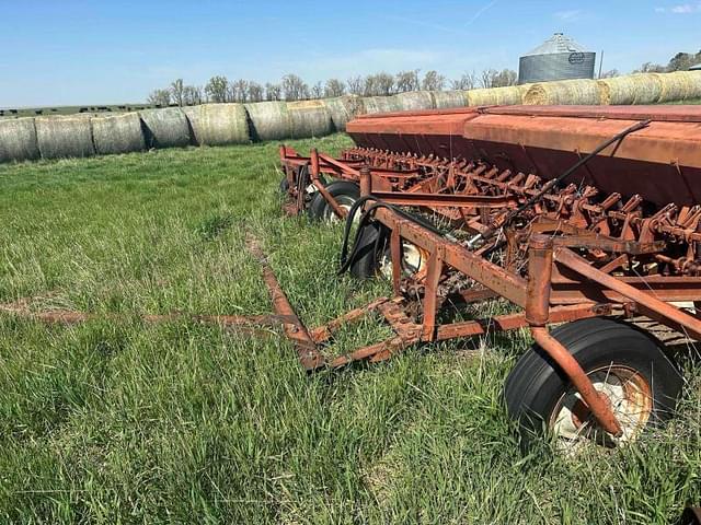 Image of International Harvester 100 equipment image 3