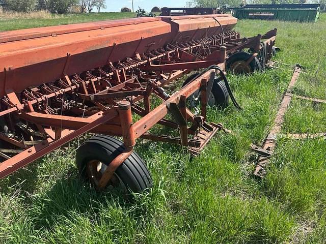 Image of International Harvester 100 equipment image 4