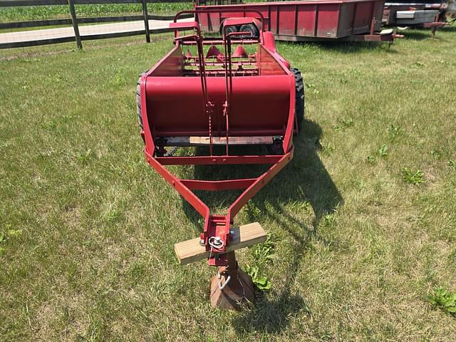 Image of International Harvester 100 equipment image 2