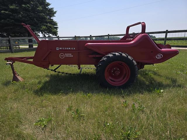 Image of International Harvester 100 equipment image 4
