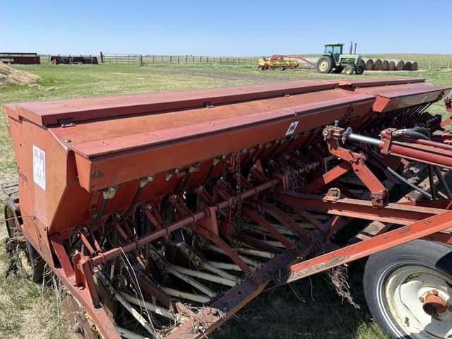 Image of International Harvester 100 equipment image 2