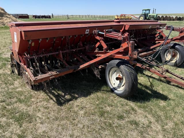 Image of International Harvester 100 equipment image 1