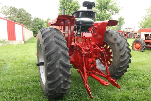 Image of International Harvester Hydro 100 equipment image 4
