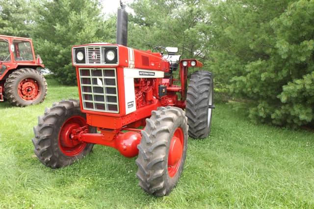 Image of International Harvester Hydro 100 equipment image 2
