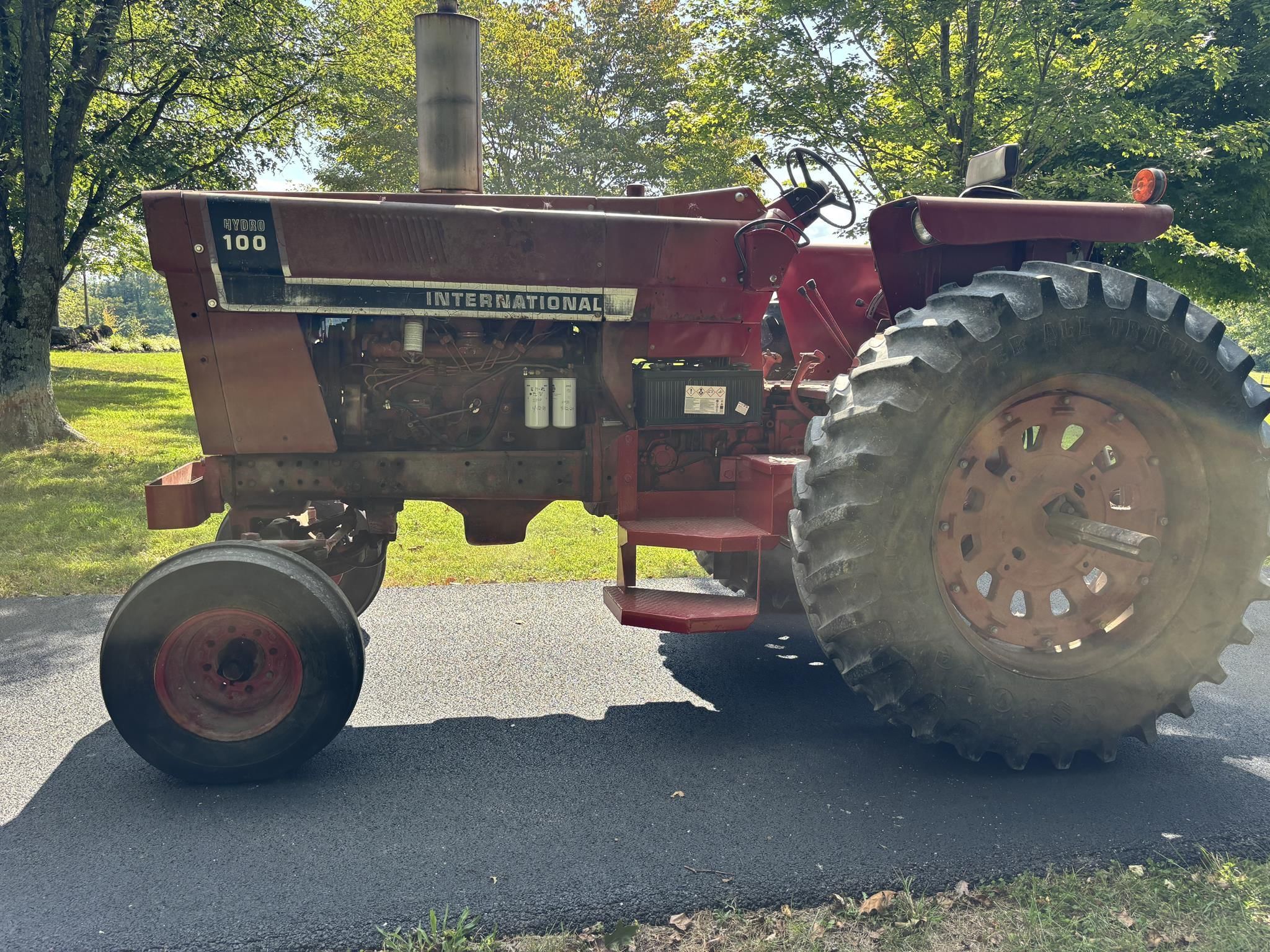 International Harvester Hydro 100 Equipment Image0