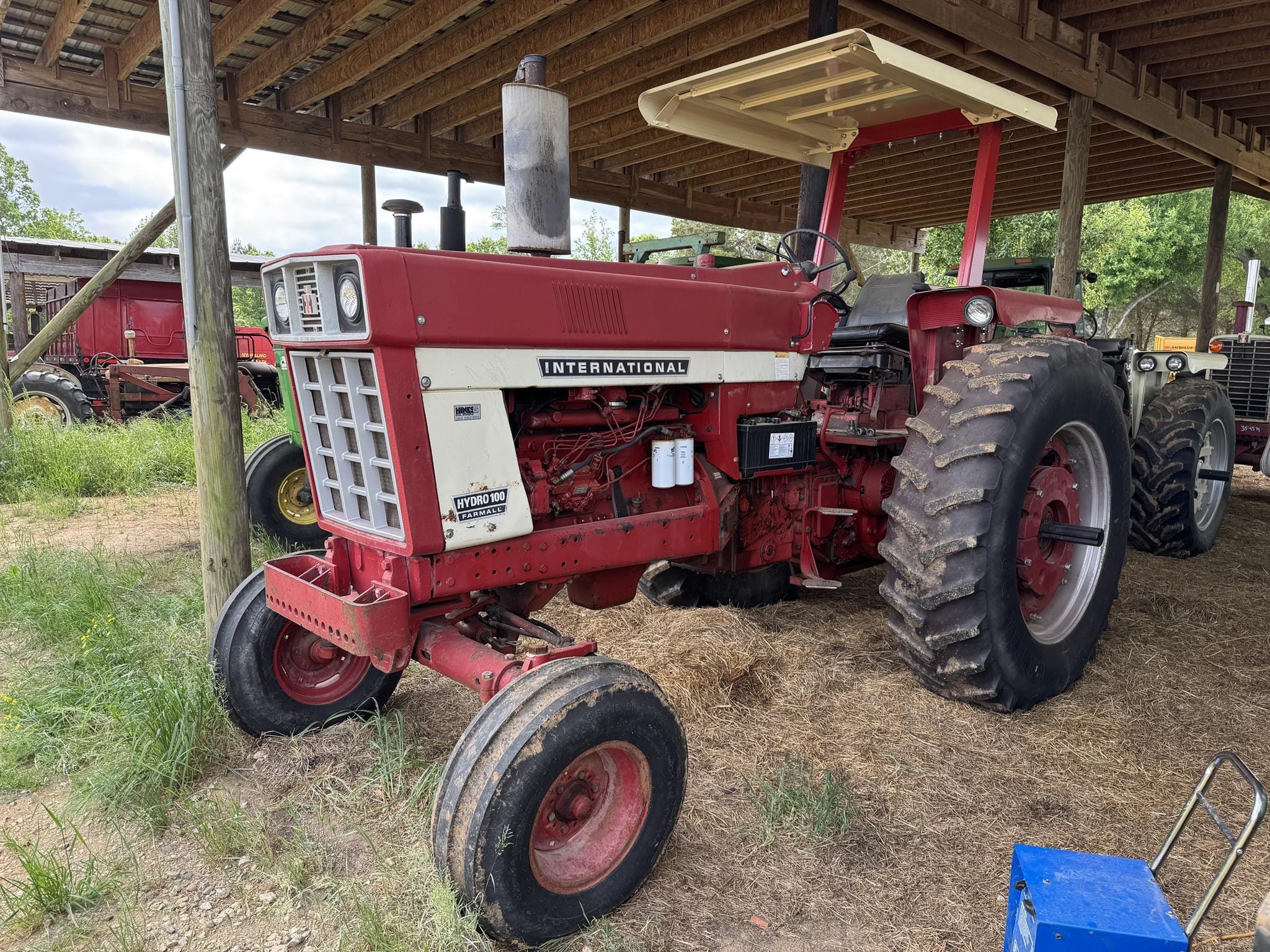 Main image International Harvester Hydro 100