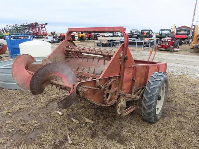 Image of International Harvester 100 equipment image 4