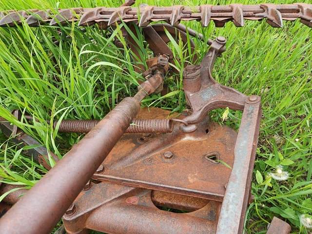 Image of International Harvester 100 equipment image 2
