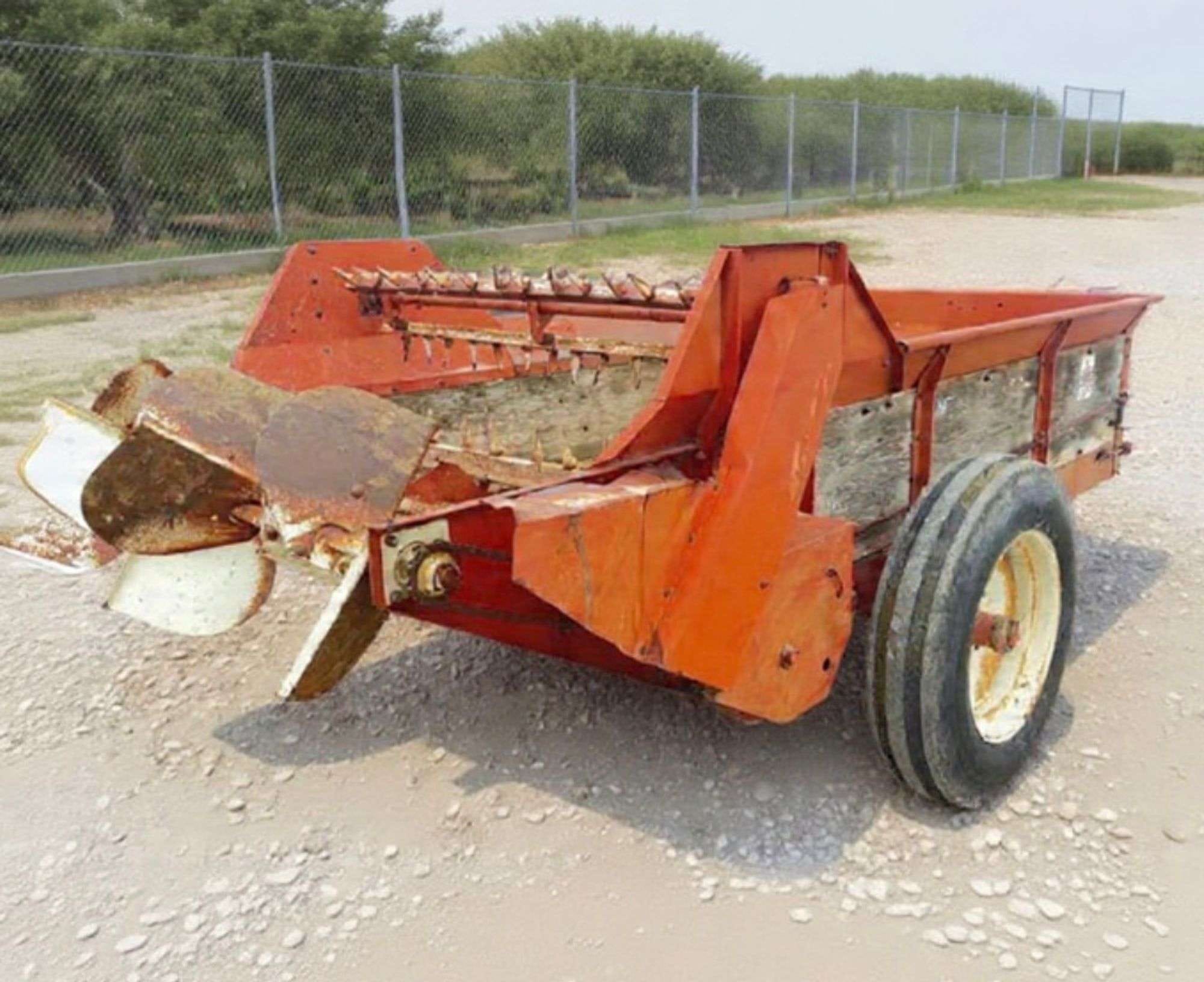 International Harvester 101 Equipment Image0