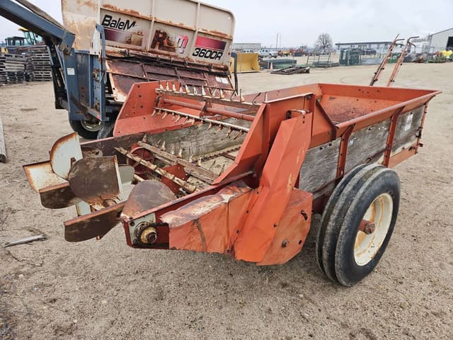Image of International Harvester 101 equipment image 2