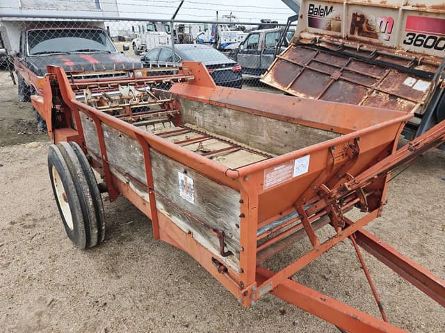 Image of International Harvester 101 equipment image 3
