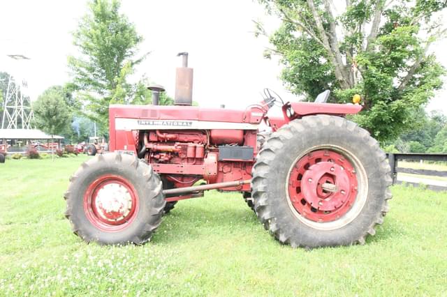 Image of International Harvester 1026 equipment image 3