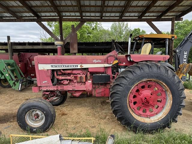 Image of International Harvester 1026 equipment image 3