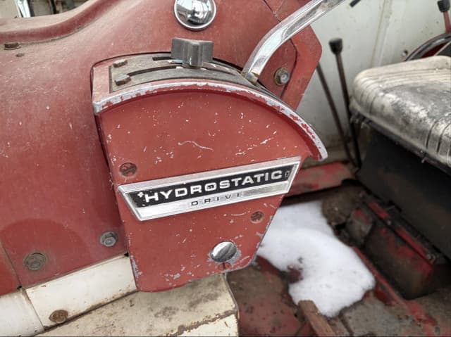 Image of International Harvester 1026 equipment image 3