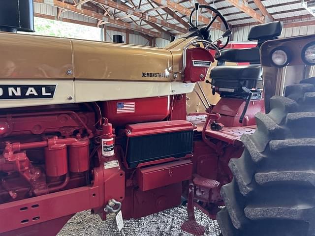 Image of International Harvester 1026 equipment image 4