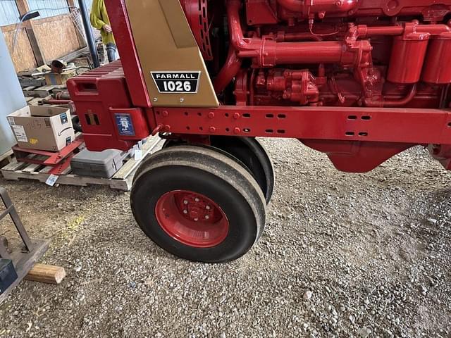 Image of International Harvester 1026 equipment image 3